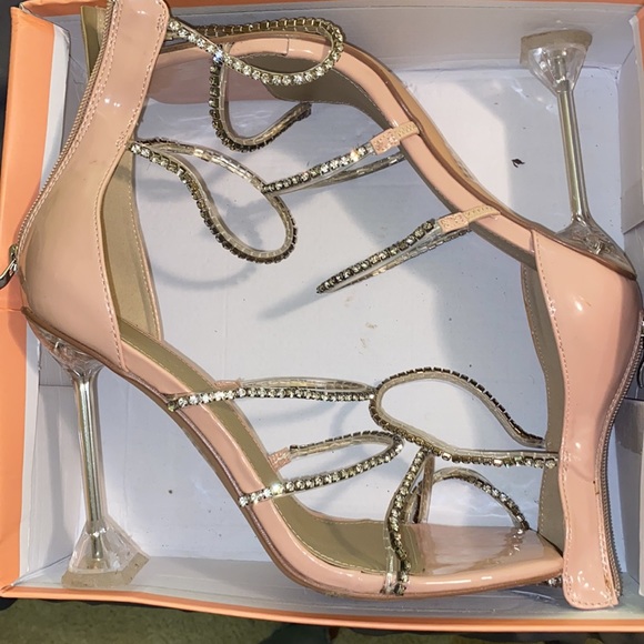 Pink heels - Picture 2 of 4